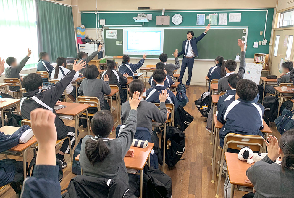 トレイダーズ証券：神戸市の市立中学校にて取締役の外国為替ディーラー井口が金融経済教育の出張授業を行いました。